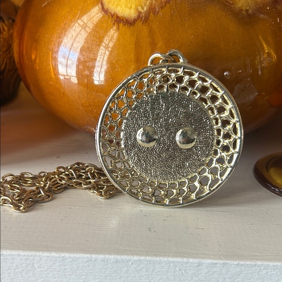 Vintage Fleur-de-Lis Pendant Necklace - Picture 2 of 5